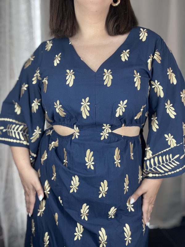 ΜΠΛΕ ΜΕ ΧΡΥΣΗ ΚΛΩΣΤΗ MAXI DRESS - Image 2